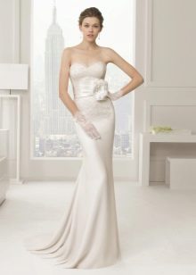Váy cưới thẳng của Rosa Clara