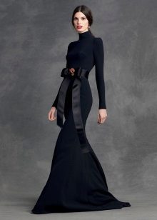 ชุดราตรีตรงจาก Dolce & Gabbana