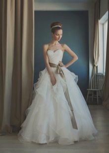 ชุดแต่งงานสุดหรูโดย Natasha Bovykina