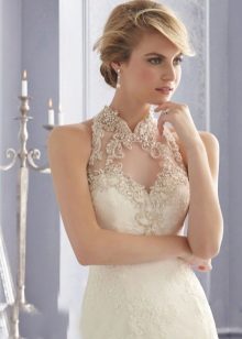 Váy cưới có hoa văn openwork