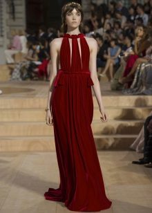 ชุดราตรีจาก Valentino Burgundy