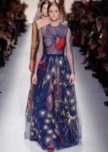 ชุดราตรีจาก Valentino สีน้ำเงิน
