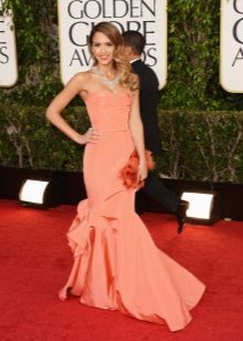 Evening dress from Oscar de la Renta on the red carpet