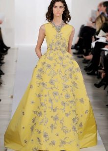 Evening dress from Oscar de la Renta yellow