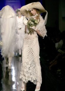 Crochet wedding dress with techniques of varying complexity