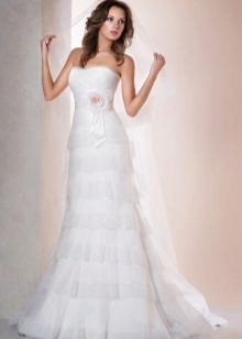 Váy cưới ren với váy ren tầng