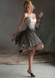 Short evening dress with a corset adorned with rhinestones