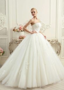 ชุดแต่งงานสุดหรูจาก Naviblue Bridal