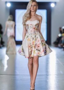 ชุดราตรีสั้นจากคอลเลกชัน Privee 2016
