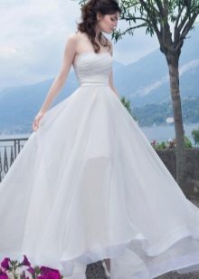 Váy cưới với một đường cắt từ bộ sưu tập Venice từ Gabbiano