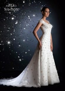 ชุดแต่งงานพร้อมรถไฟโดย To Be Bride 2011
