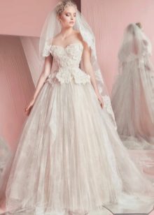 ชุดแต่งงานกับ basky 2016 จาก Zuhair Murad