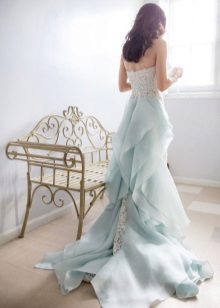 Váy cưới trắng và xanh