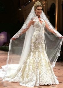 ชุดแต่งงานสีขาวในสไตล์รัสเซีย