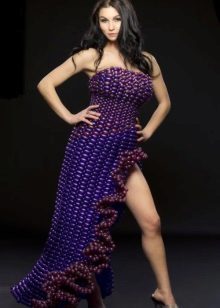 Evening dress with a slit of balloons