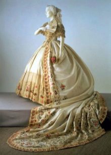 Wedding dress with embroidery antique