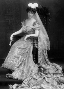Wedding dress of the end of the 18th century with a train