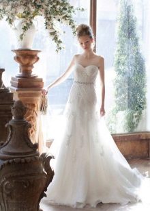 Váy cưới ren cổ điển A-Line