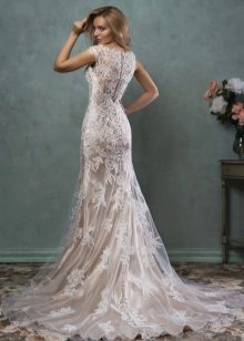 Váy cưới ren hở lưng