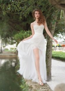 Váy cưới ngắn phía trước dài cho đám cưới mùa hè