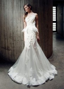 Váy cưới bồng bềnh