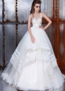Váy cưới nhiều tầng lộng lẫy
