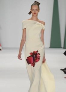 Silk evening dress with lowered sleeves