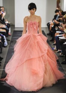 ชุดแต่งงานสีจาก Vera Wong