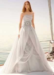 ชุดแต่งงานจาก Vera Wong จากชุด 2011