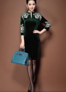 Váy nhung ngắn cổ điển