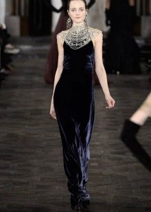 Váy nhung xanh của Ralph Lauren