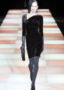Váy nhung kinh doanh từ Armani