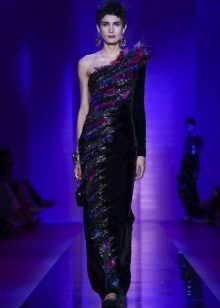 Váy nhung buổi tối từ Armani