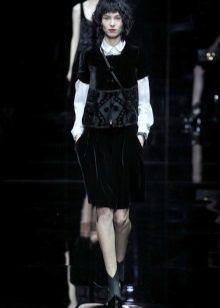 kinh doanh váy nhung của Armani