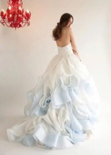 Váy cưới trắng và xanh