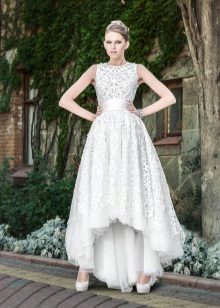 Váy cưới ren trắng ngắn phía trước dài phía sau