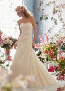 Váy cưới màu kem của Mori Lee