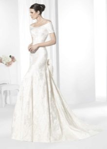 Franc Sarabia's wedding dress with lowered shoulders