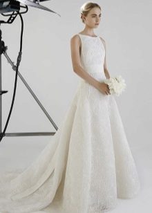 ชุดแต่งงาน A-line พร้อมรถไฟ