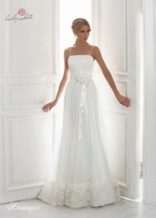 ชุดแต่งงานจากชุดจักรวาลโดย Lady White