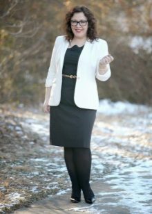 Black dress case for the full in combination with a white jacket