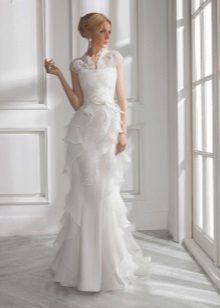 Straight Wedding Dress na may Organza Ruffles