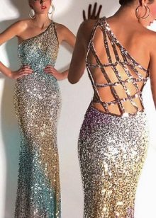 Disco dress na may bukas na likod at mga strap