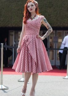 Rockavely Dress trong một mẫu kiểm tra