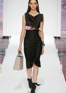 Magsuot ng magkakaibang elemento sa estilo ng Chanel