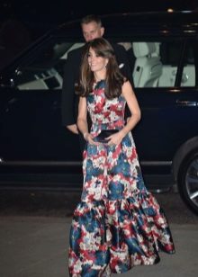 Kate Middleton sa isang bulaklak na damit