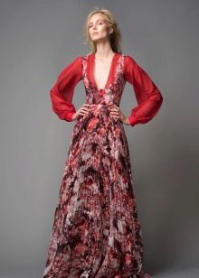 Floral dress na may malalim na neckline