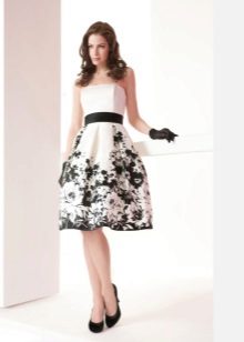 Magdamit ng floral print at corset