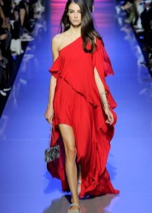 Red damit sa estilo ng Griyego sa isang balikat
