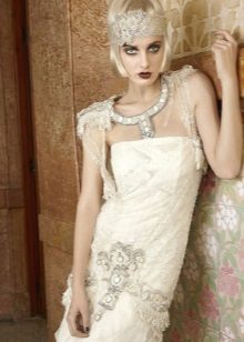 Trang điểm tươi sáng cho chiếc váy theo phong cách của Gatsby